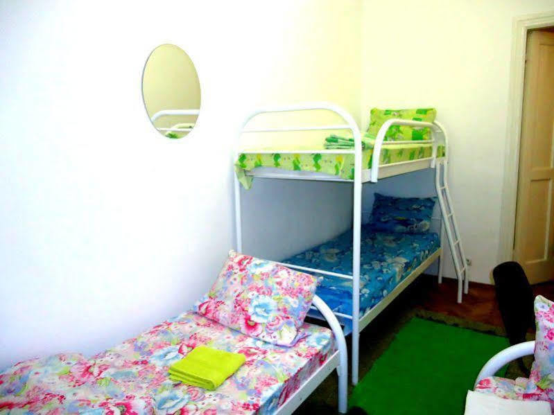 Hostel Kreshatik Kiev Bagian luar foto