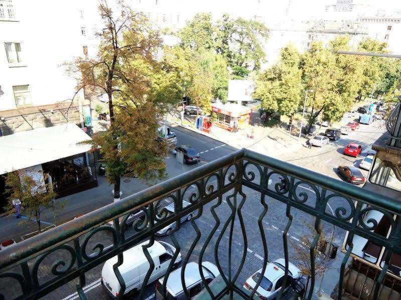 Hostel Kreshatik Kiev Bagian luar foto
